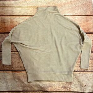 REB in J. 220 Ribbed Turtleneck Top Size Medium